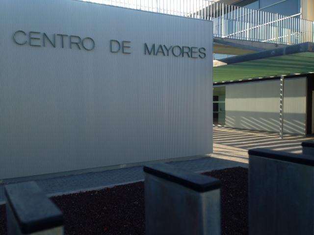 PSOE: "El Centro de Mayores se abrirá con más de un año de retraso"