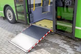 Boadilla suma dos nuevos autobuses interurbanos accesibles y muy poco contaminantes