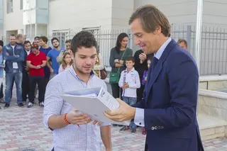 Entrega de llaves y documentación de las viviendas protegidas construidas en la zona de Valenoso