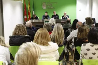 Policía Local y Guardia Civil informan a los comerciantes sobre la campaña de comercio seguro en Navidad