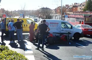 Motorista accidentado en Avda. Infante Don Luis de Boadilla