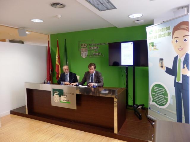 El alcalde de Boadilla “wasapeará” con sus vecinos