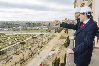 El consejero de Presidencia comprueba el avance de las obras del palacio del Infante Don Luis