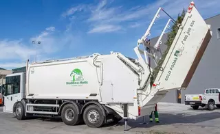 Dos nuevos vehículos más ecológicos y con mayor capacidad prestarán el servicio de recogida de poda a domicilio