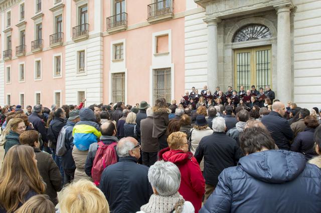 Más de 5.000 personas asisten a la inauguración de los jardines del Palacio del Infante Don Luis, a pesar del mal tiempo