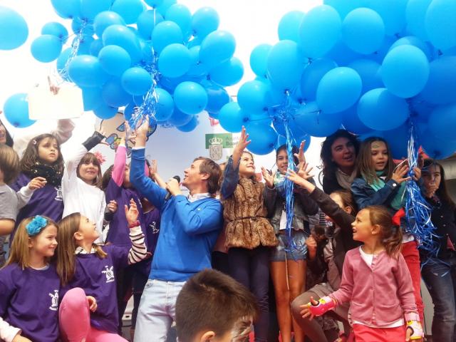El Ayuntamiento apoya a la Asociación Somos Capaces en su trabajo de concienciación sobre el autismo