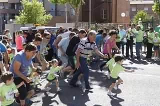 El colegio Hélade consigue 1.670 kilos de alimentos en su Milla Solidaria y La Caixa aporta la misma cantidad