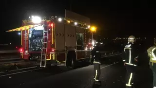 Los bomberos extinguen un incendio en un restaurante de Boadilla