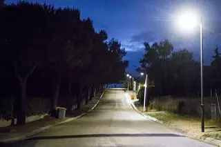 El Ayuntamiento ha renovado ya casi la mitad del alumbrado de la Urbanización Las Lomas