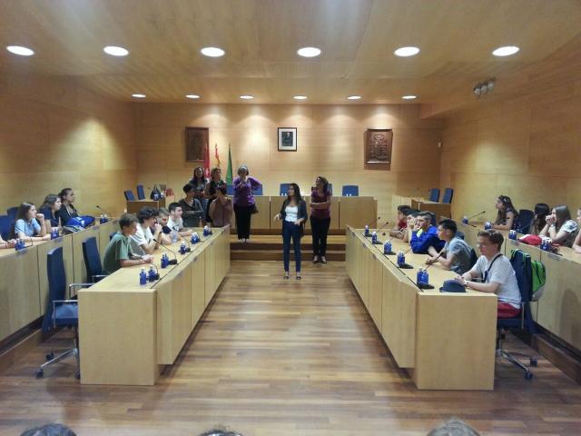 Dieciocho alumnos estadounidenses de intercambio con el IES Ventura Rodríguez visitan el Ayuntamiento