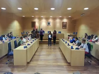 Dieciocho alumnos estadounidenses de intercambio con el IES Ventura Rodríguez visitan el Ayuntamiento