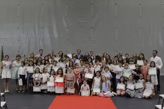 El Ayuntamiento premia a los mejores alumnos de Primaria y a los más solidarios
