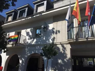APB solicita que el Ayuntamiento coloque la bandera arco iris durante la semana de celebración del Orgullo Gay