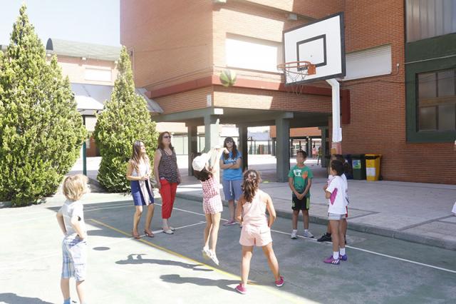El programa "Vacaciones en inglés" garantiza la conciliación laboral de los padres durante el verano