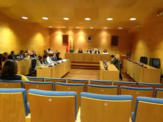PSOE: "Los grupos de la oposición abandonan el Pleno de Boadilla por la censura del Alcalde"