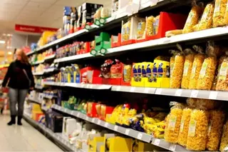 Recogida de alimentos a favor de Cáritas en el Colegio José Bergamín