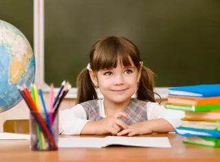 Las familias de Boadilla han comenzado a cobrar las becas para libros y material escolar