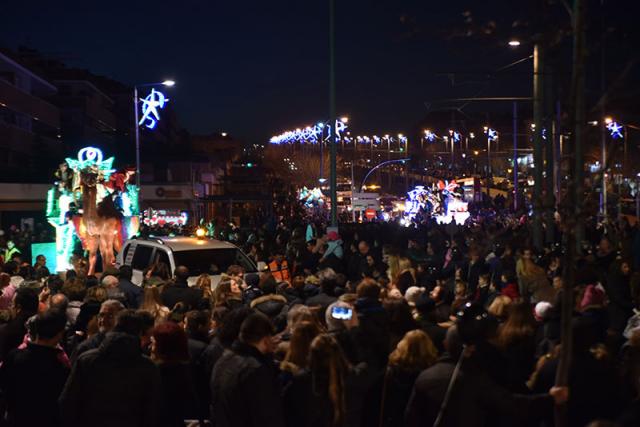 Ocho grandes carrozas y más de 500 personas desfilarán mañana en la Cabalgata de Reyes