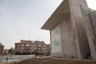 Las obras de adecuación del entorno del Complejo Deportivo Condesa de Chinchón finalizarán en febrero