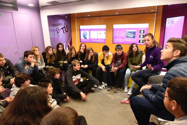 Alumnos de Secundaria reciben charlas sobre el consumo de drogas dentro del programa de la Comunidad de Madrid "Drogas o tú"