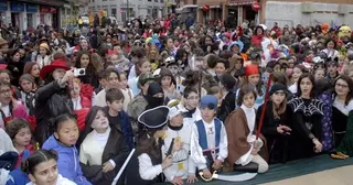 Seiscientos escolares recorren las calles del casco histórico de Boadilla celebrando el Carnaval