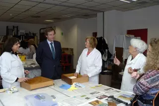 El alcalde visita varios de los 30 talleres que ofrece la Concejalía de Cultura