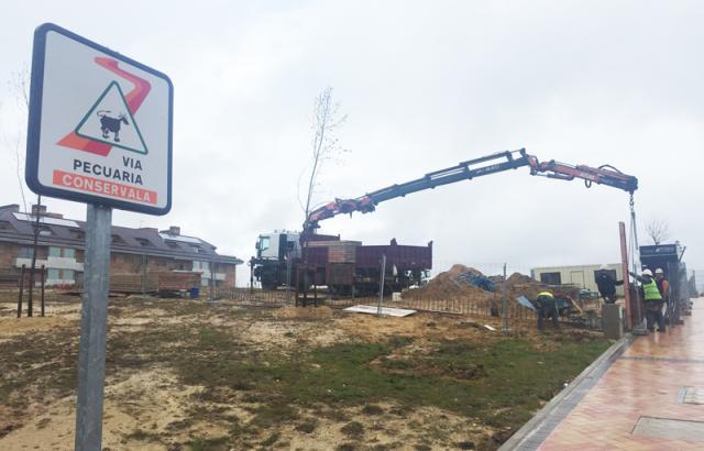 Los vecinos del Valenoso denuncian la construcción de una gasolinera a 30 metros de sus viviendas