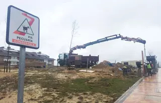Los vecinos del Valenoso denuncian la construcción de una gasolinera a 30 metros de sus viviendas