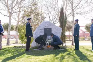 Ofrenda floral y minuto de silencio en homenaje a las víctimas del terrorismo