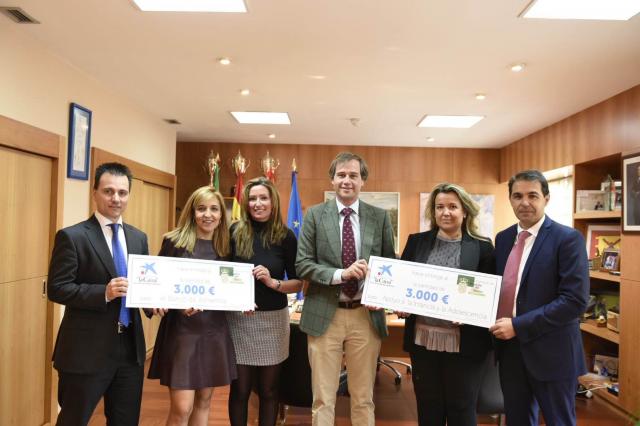 Caixabank Boadilla dona 6.000 euros al programa municipal de Convivencia Familiar y Apoyo al Menor