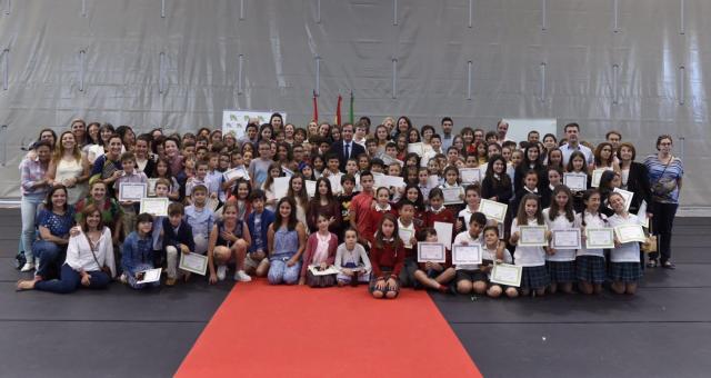Ciento ocho alumnos de Primaria reciben premios a la excelencia académica y el compromiso social