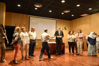 Más de 600 alumnos de la Escuela Municipal de Adultos han recibido sus diplomas de fin de curso