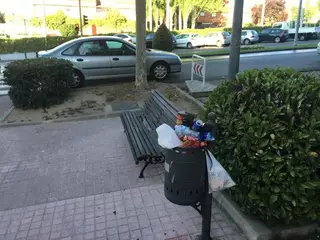PSOE: "La calle Carretera de Majadahonda, abandonada y sucia"