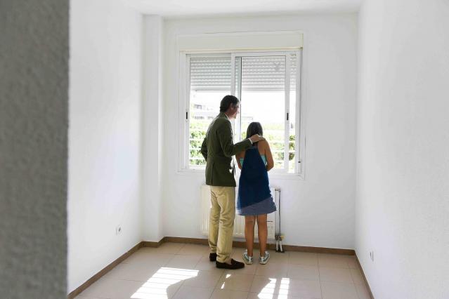La EMSV entrega 5 viviendas en arrendamiento a familias en situación de especial necesidad