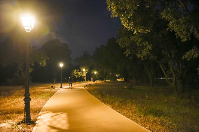 El paseo del Arroyo de la Fresneda cuenta con 64 nuevas luminarias tipo LED