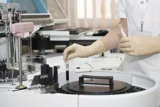 El Centro de Microbiología de Majadahonda estudia muestras de dos casos de posible fiebre hemorrágica