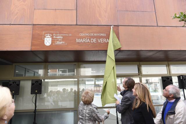 El alcalde inaugura el remodelado Centro de Mayores del casco con el nombre de María de Vera