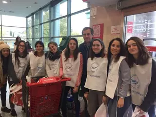 Campaña solidaria de recogida de alimentos no perecederos entre los jóvenes de Boadilla