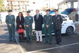 El Ayuntamiento entrega a la Guardia Civil dos vehículos nuevos para el cumplimiento de sus servicios en Boadilla