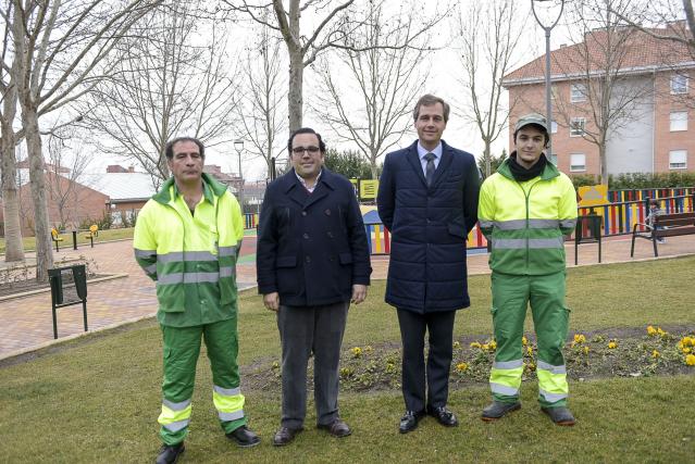 El Ayuntamiento refuerza el servicio de limpieza de las zonas verdes del municipio