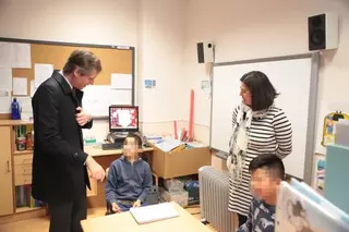 El Alcalde visita las aulas para alumnos con Trastorno del Espectro Autista de tres centros escolares de Boadilla