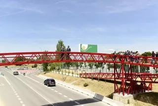 Entra en servicio la segunda pasarela peatonal sobre la M-513 en Boadilla