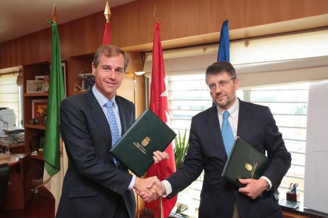 El Ayuntamiento firma un convenio con ATAM para acercar a los vecinos su red de apoyo mutuo en el ámbito de la dependencia