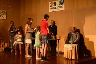 Los alumnos de las actividades de ocio para personas con diversidad funcional realizan una adaptación teatral de "Cuéntame cómo pasó" 

 