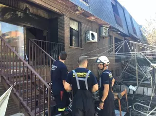 Un hombre resulta herido en un incendio en la Calle Santillana del Mar