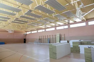 Obras de mejora en el CEIP Ágora: insonorización del gimnasio, pintura y rampa