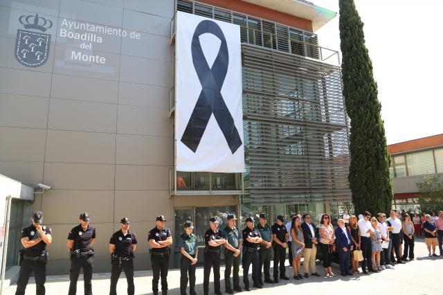 Boadilla guarda cinco minutos de silencio en homenaje a las víctimas de los atentados en Cataluña