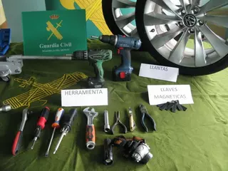 Tres detenidos por el hurto de llantas de vehículos en Boadilla del Monte