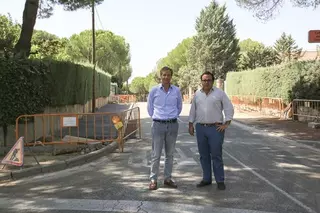 Obras de renovación del acerado y las canalizaciones de la urbanización Pino Centinela