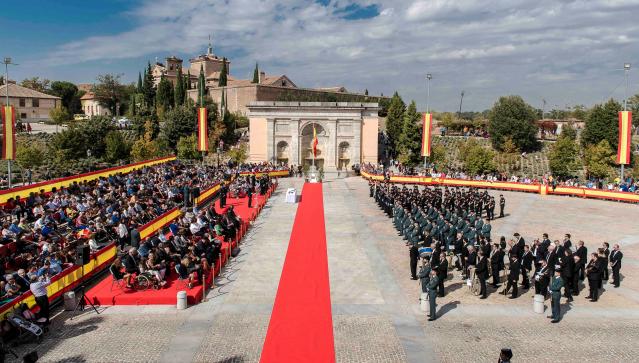 Miles de boadillenses se sumaron al acto de homenaje a la bandera en el Día de la Hispanidad
